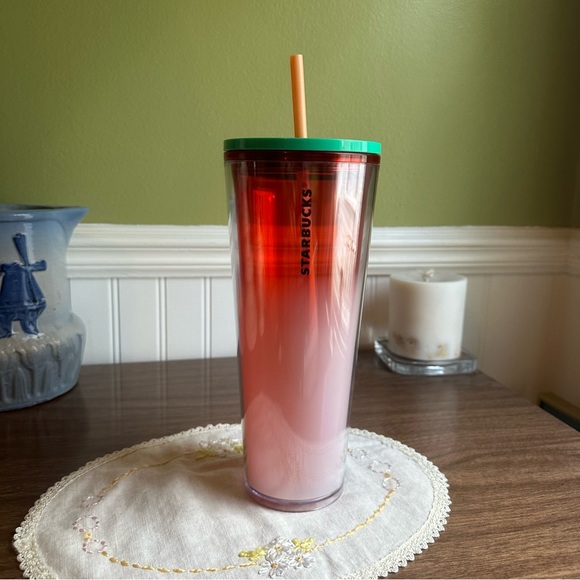 Starbucks Summer 2020 Red & White Clear Cold Cup Tumbler With Green Lid & Straw - Picture 1 of 10